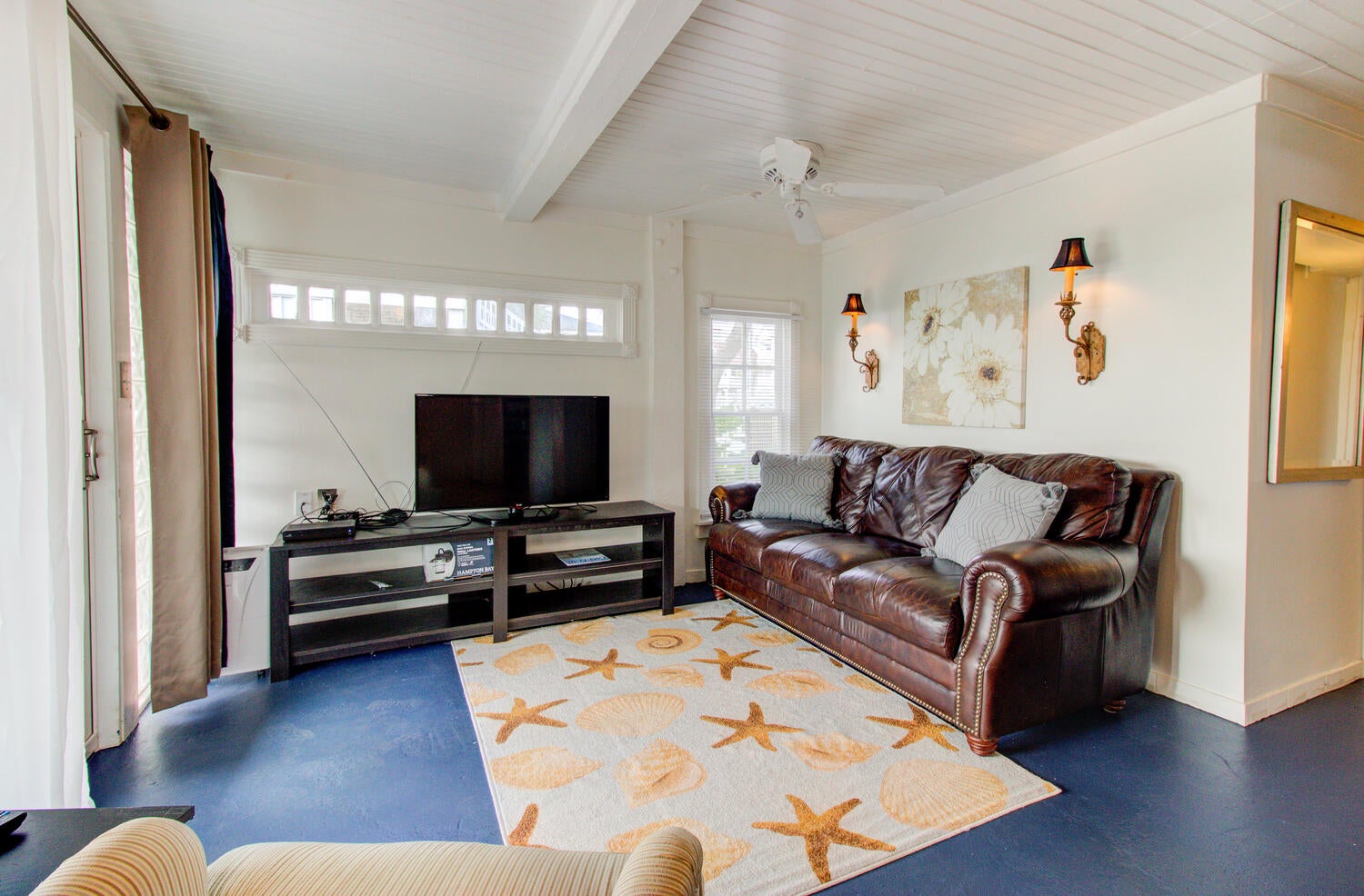 Starfish Cottage Lower-Living Room