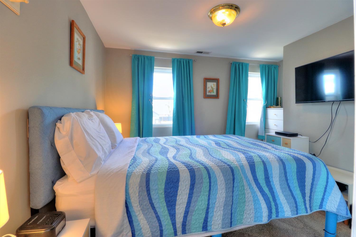 Turquoise Tunny-Bedroom