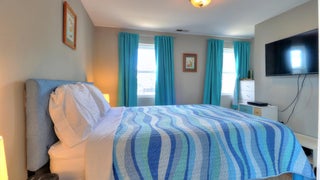 Turquoise+Tunny-Bedroom