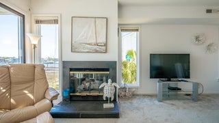 Tre+Sorelle-Living+Room-Fireplace+Inoperable