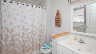 Hunnicutt+House-Bathroom