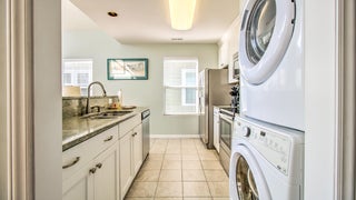 Shore to Please-Kitchen and Laundry