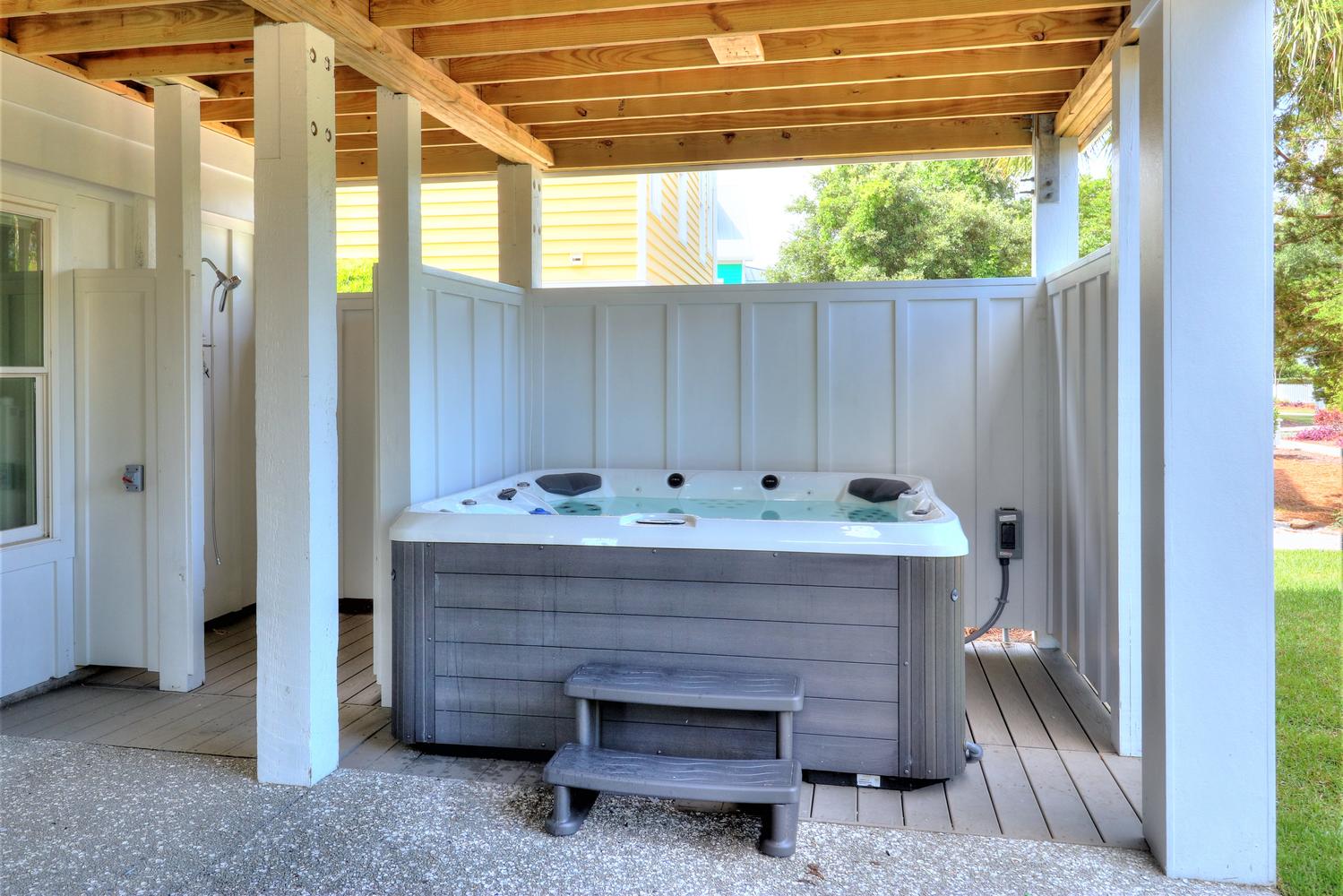 Seaside Palace-Hot Tub and Outdoor Shower