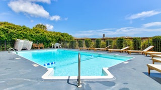 Cabana+Suites+302-Community+Pool