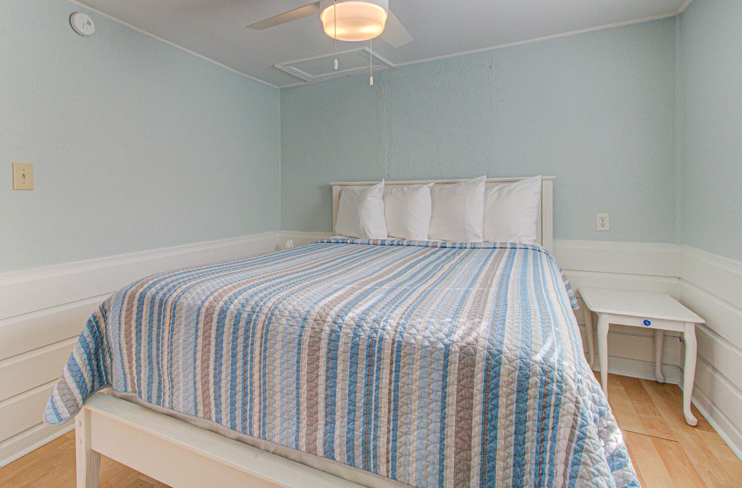 Carolina Cottage-Bedroom