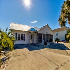 3 Palms-Front of Home