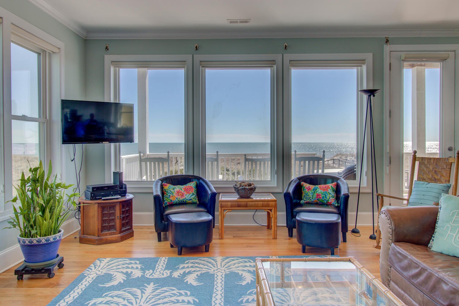 Sea Over Cottage-Living Room