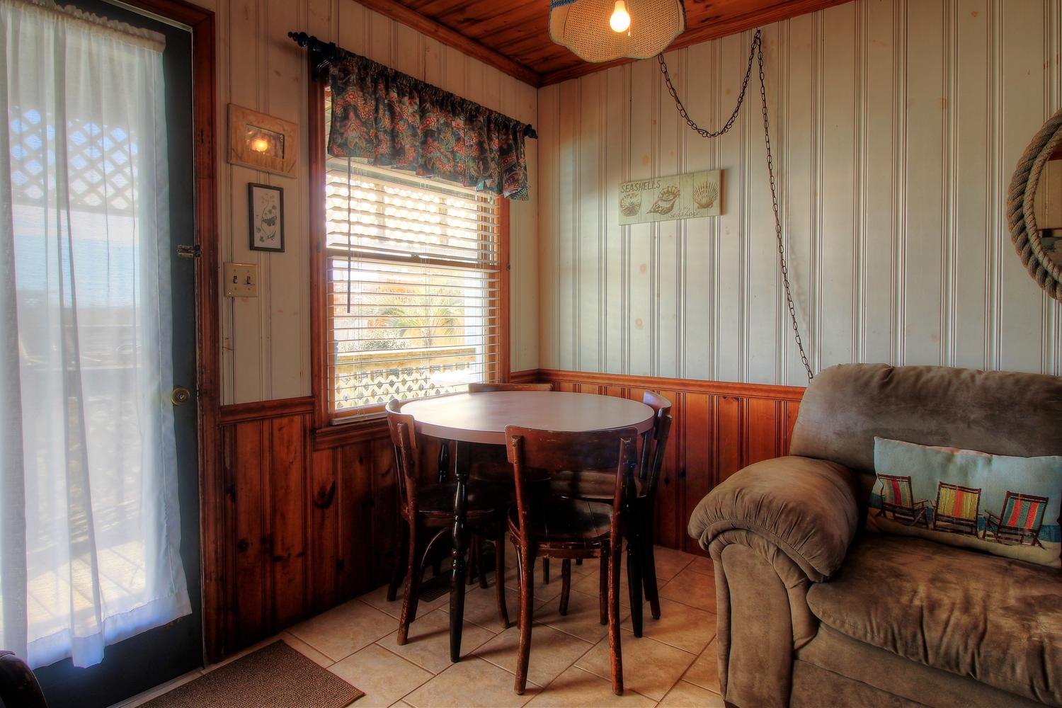Averette+Cottage-Dining+Room