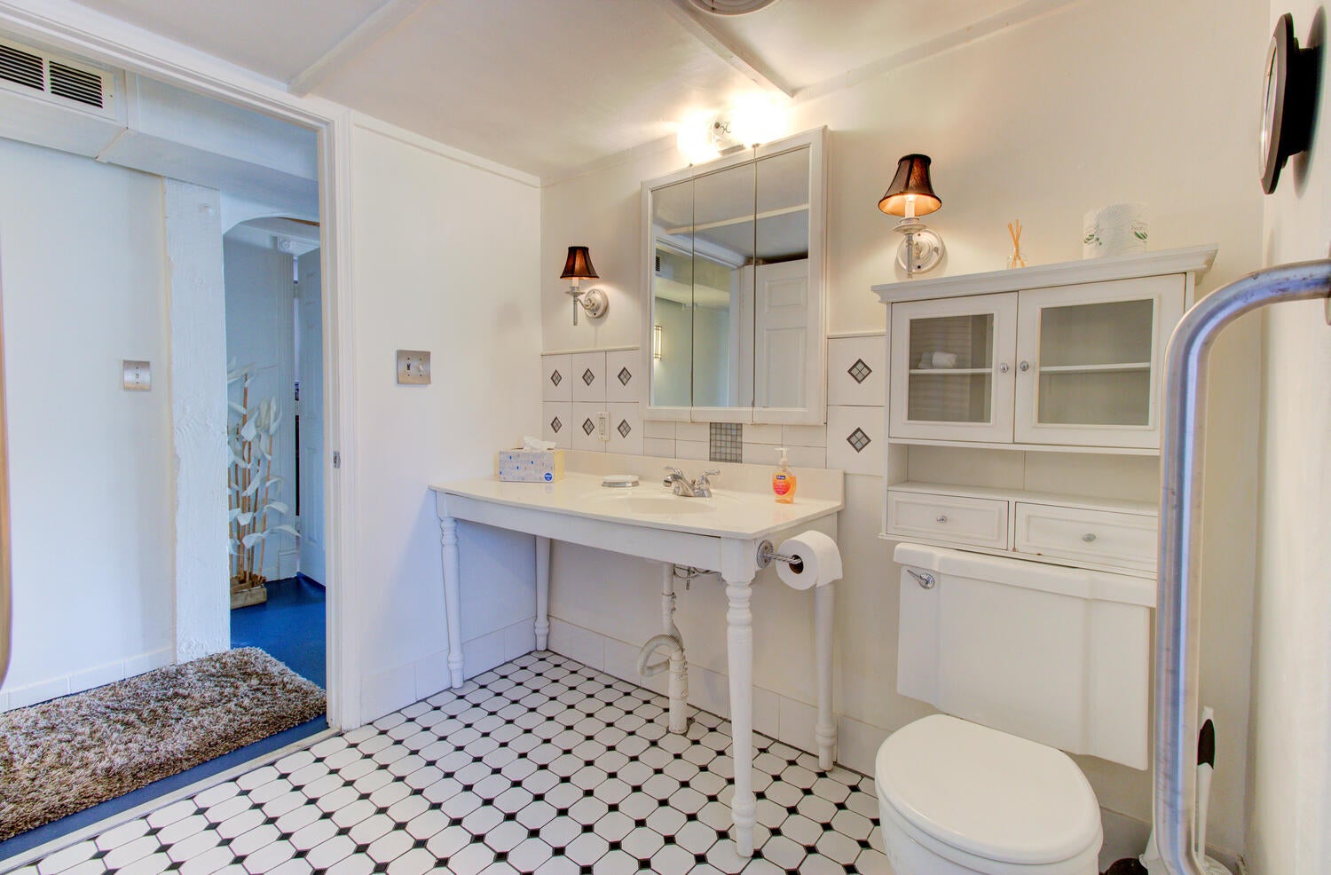 Starfish Cottage Lower-Bathroom