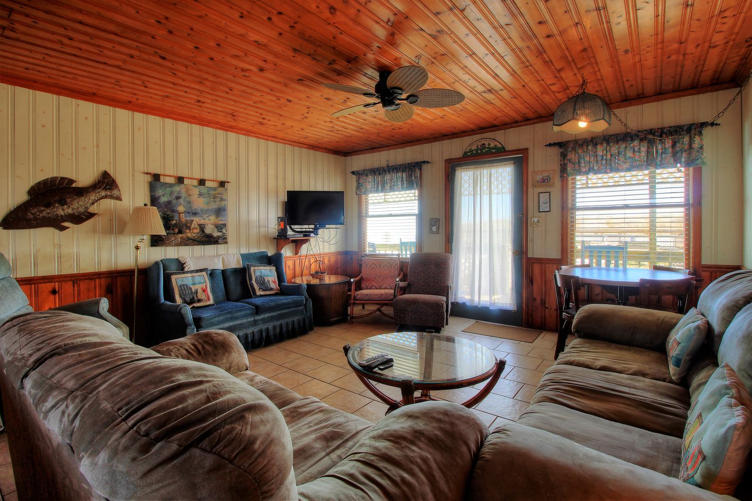 Averette Cottage-Living Room