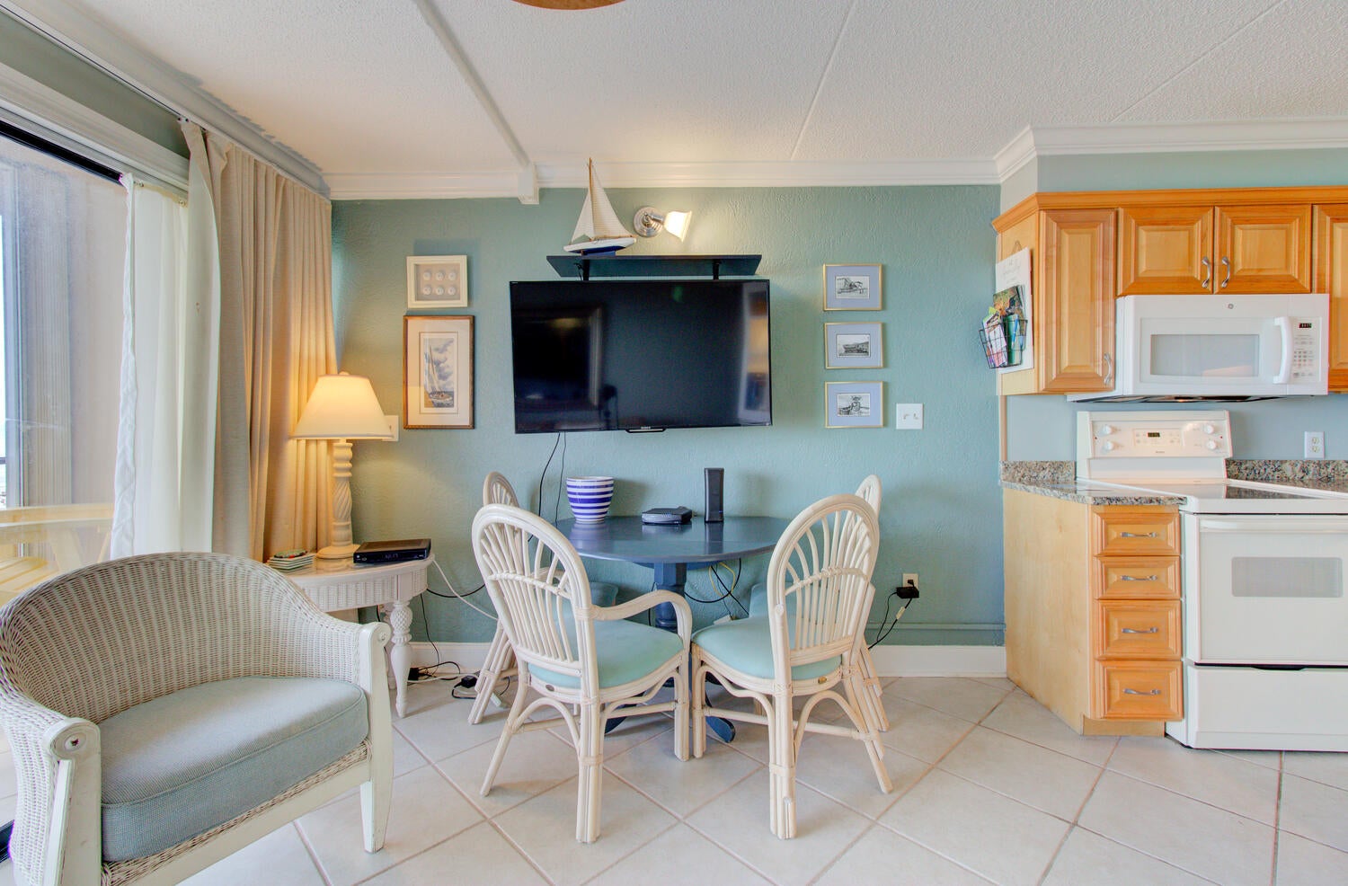 Cabana Suites 302-Living Area